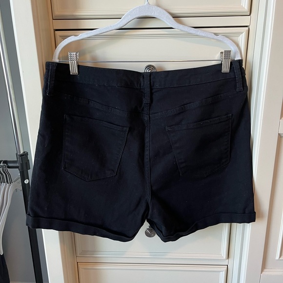 Universal Thread black jean shorts, size 16 - Picture 6 of 6